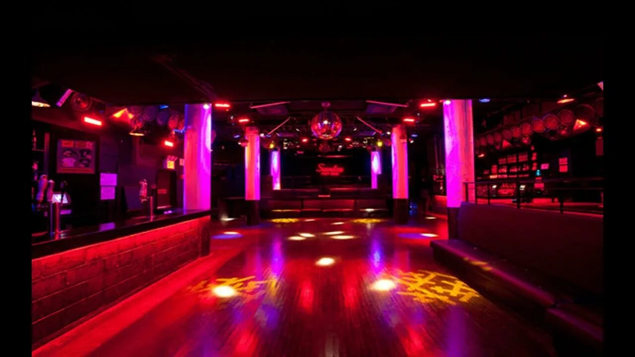 Ночной клуб house. Black house club минск. Необычный клуб. Подсветка в клубе. Андеграунд клуб.