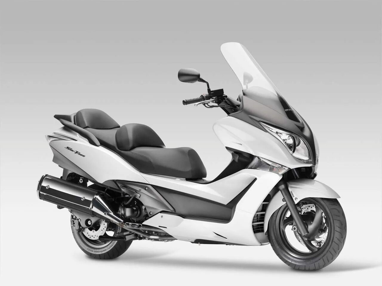 Стань скутер. Сильвер Винг 400. Honda Silver Wing 2013. Honda Silverwing 400. Скутер Хонда Сильвер Винг.