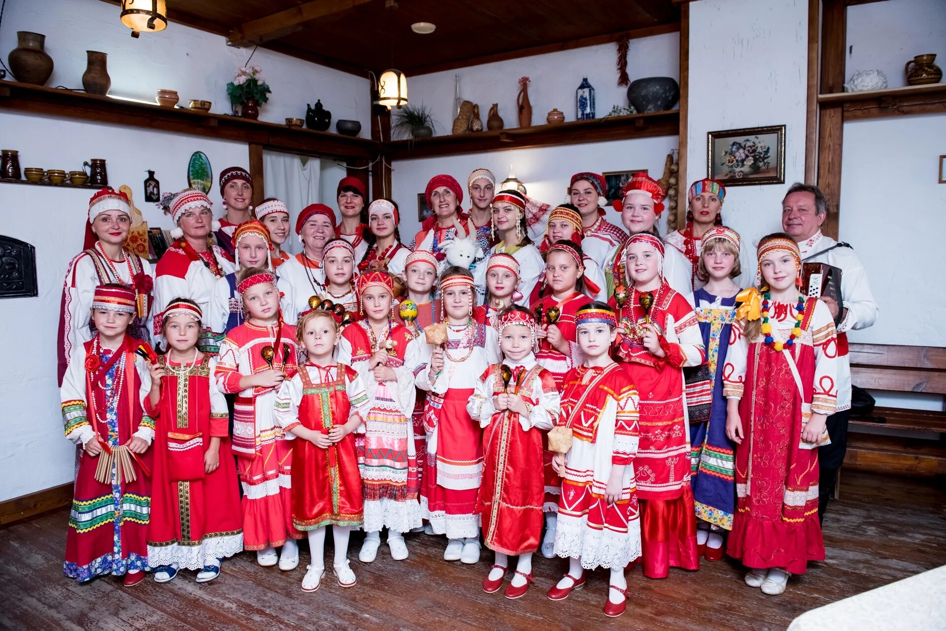 народный вокальный ансамбль долина. ансамбль горенка. ансамбль купавна обнинск. костюмы для фольклорного коллектива. фольклорный ансамбль.