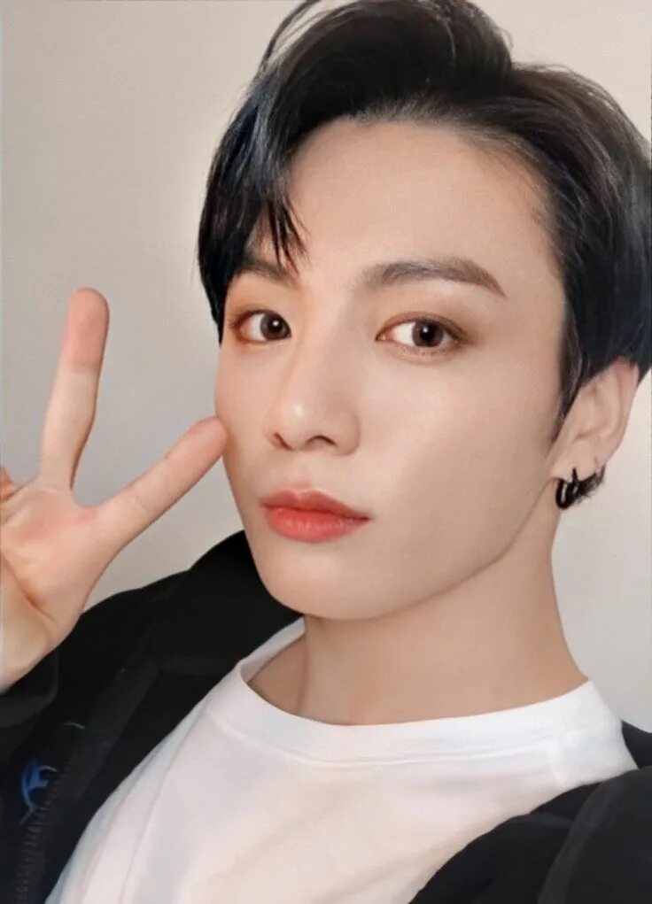 Bts чонгук селфи. Чон чонгук селфи. Улыбка чонгука из бтс. Jungkook handsome. Чон чонгук фото.