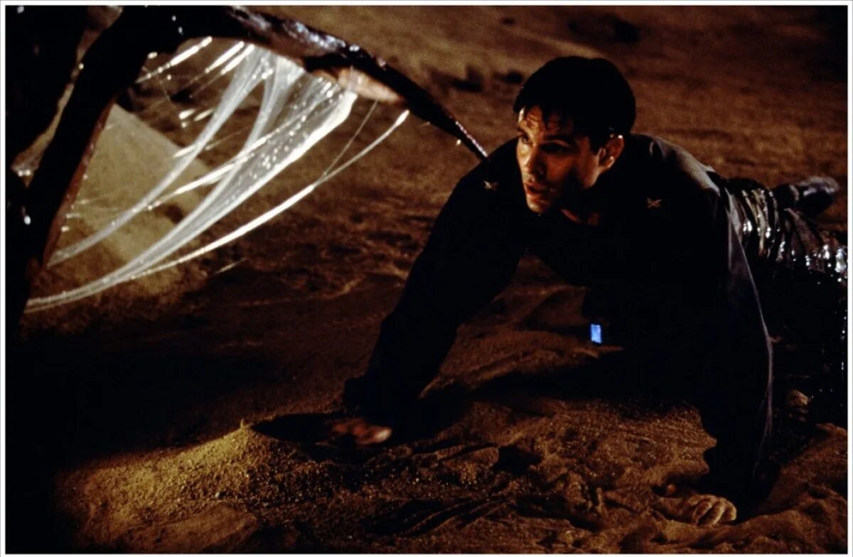 эйс леви звездный десант. звездный десант фильм 1997. звездный десант мозг жуков. звездный десант фильм 1997 жуки. звёздный десант 1997 жуки.