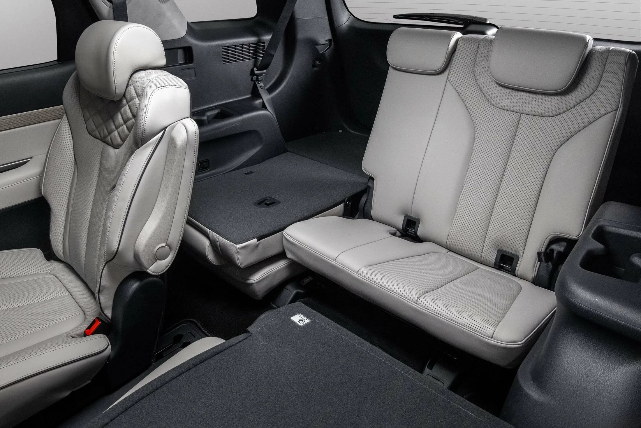 Mercedes v class 2004 2. Тойота прадо 200 7 местный. Hyundai grand starex 12 мест. Toyota estima 2007 салон. Hyundai palisade 8 мест.
