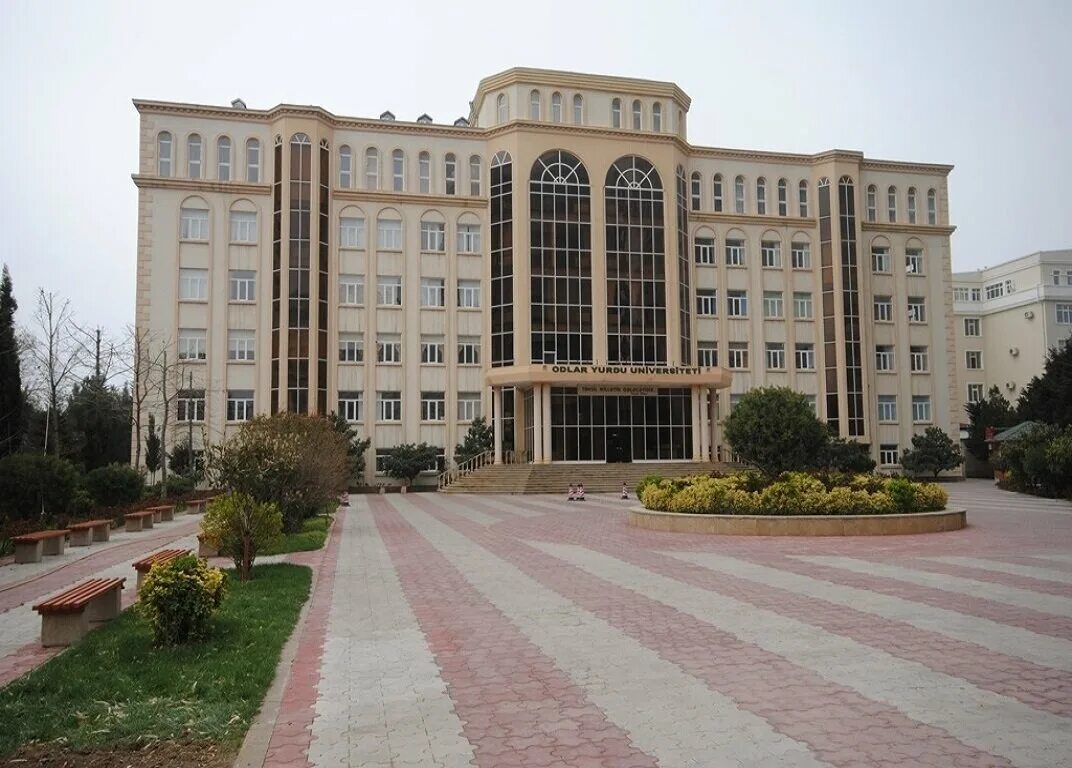 Qarabag universiteti. Бгу баку. Бакинский университет азербайджан. Qarabag universiteti. Азербайджанский медицинский университет.