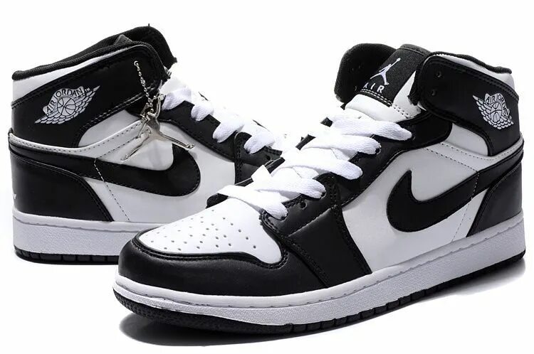 Черно белый найк аир. Nike Air Jordan 1 Retro White Black. Nike Air Jordan 1 Black White. Nike Air Jordan 1 черно белые. Nike Air Jordan 1 Retro черные с белым.