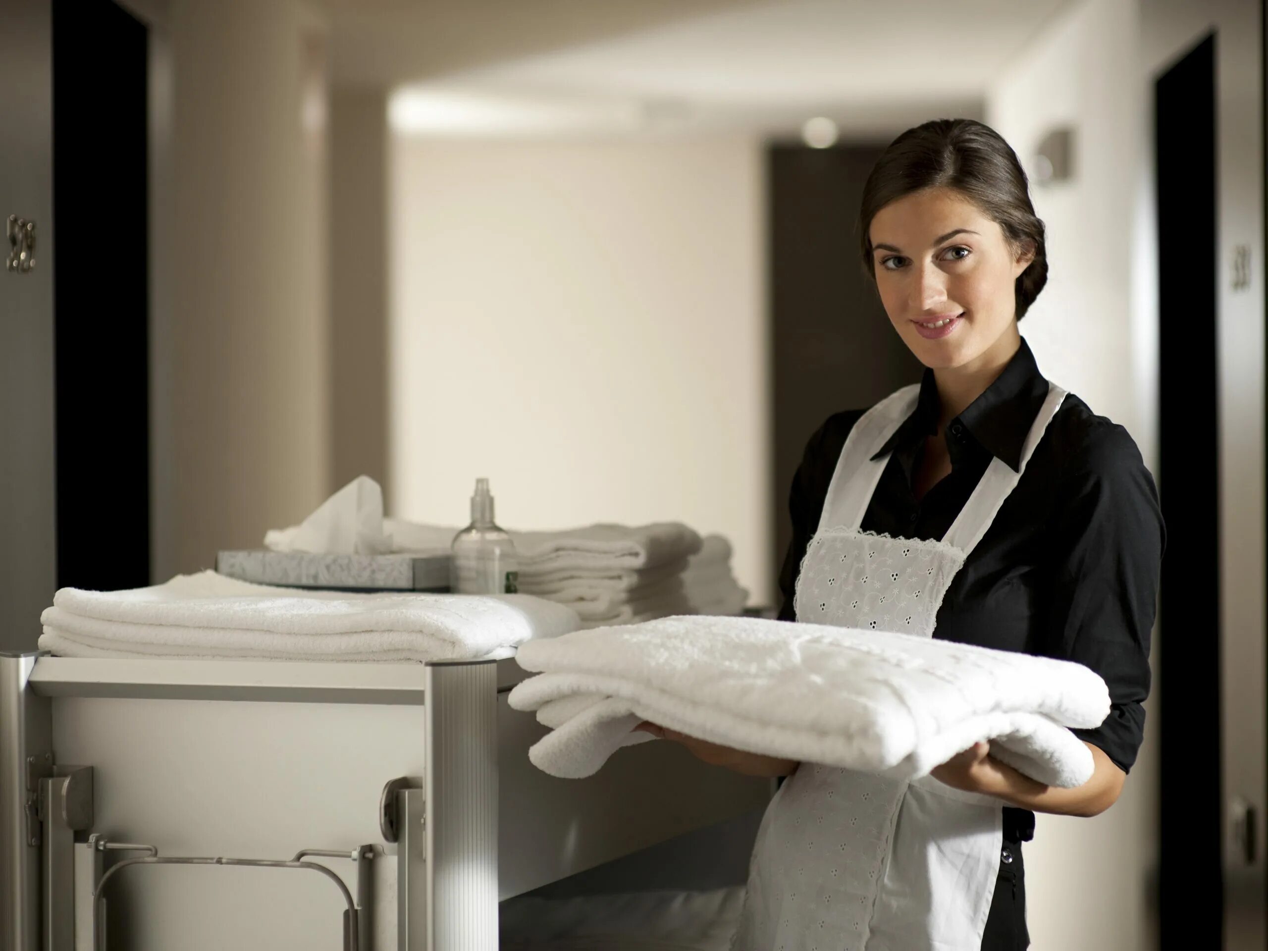Работа дом горничной. Лорена Шей горничная. Housekeeping в гостинице. Горничная в отеле. Персонал гостиницы.
