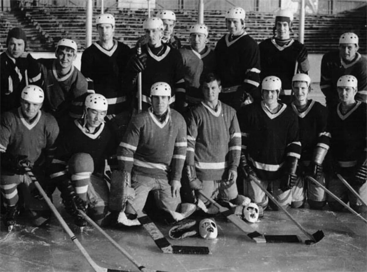 Первая хоккейная команда. Орск хоккейная команда. Команда Южный Урал хоккей. Хоккейная команда в шестидесятых годах.