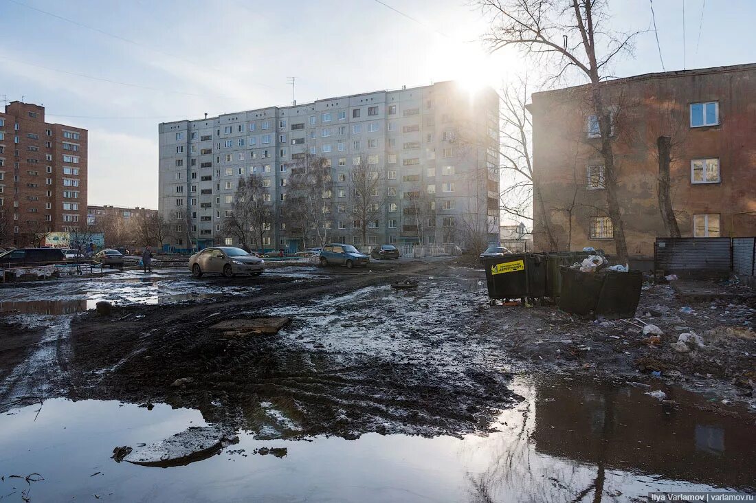 Ужасно грязно. Омск дворы Варламов. Омск грязь и разруха. Омск самый грязный город России. Варламов Омск грязь.