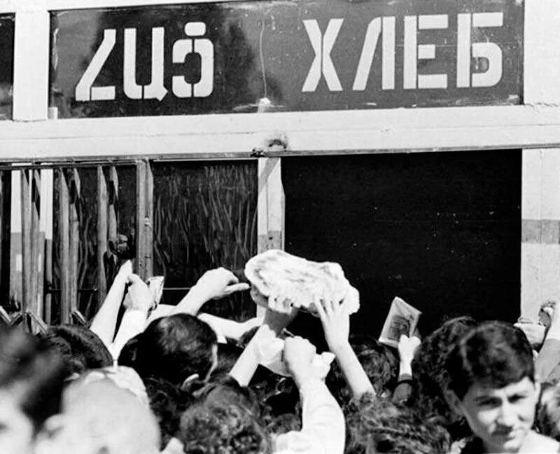 Армения 90 годы. Ереван 80 годы. Ереван в 90-е годы. Блокада еревана 1993. Армения в 90-е годы.
