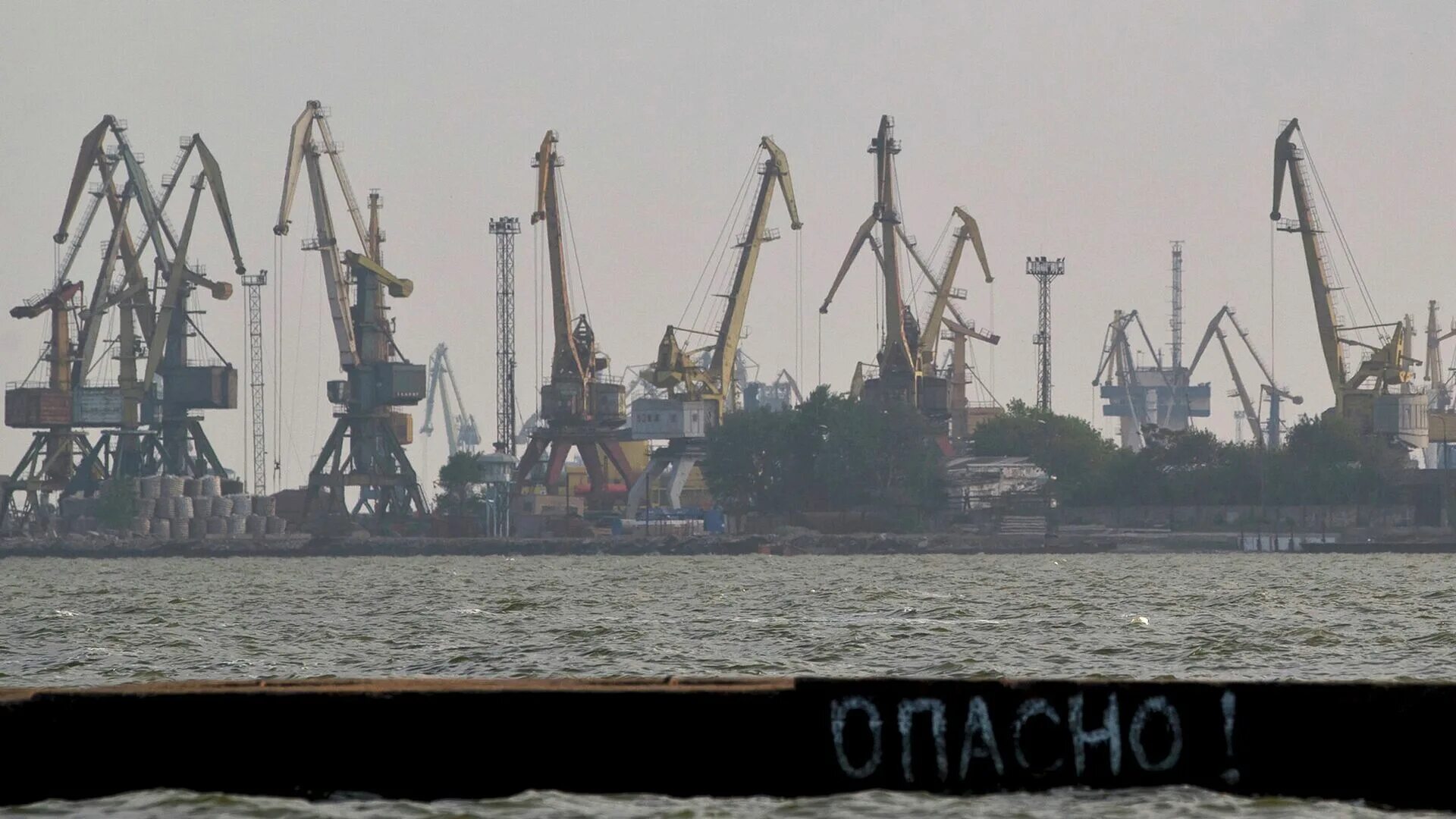 53 порт закрыт. Порт бердянск и мариуполь. порт на азовском море мариуполь.. херсон морской порт. мариупольский морской торговый порт.