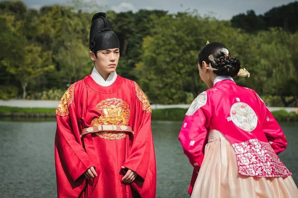 Королева чхорин 3. Королева чхорин (2025). королева чорин 2025. kim jung-hyun королева чорин. королева чорин дорама наложница.