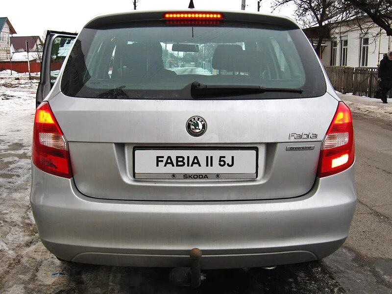 Как поменять лампочку шкода фабия Замена лампы стоп сигнала Skoda Fabia 2 YouTube