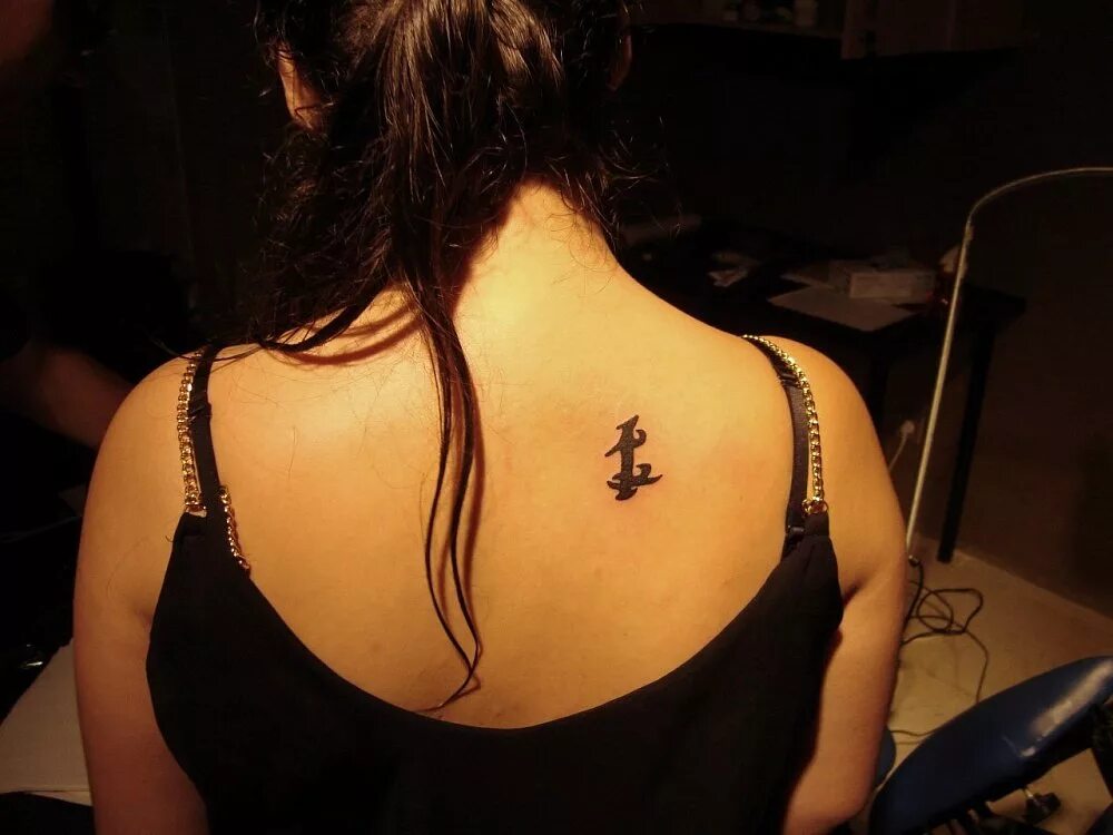 Татуировки для девушек маленькие. Красивые татуировки для женщин. Тату на лопатке. Татуировки для девушек. Тату на лопатке девушка значения.