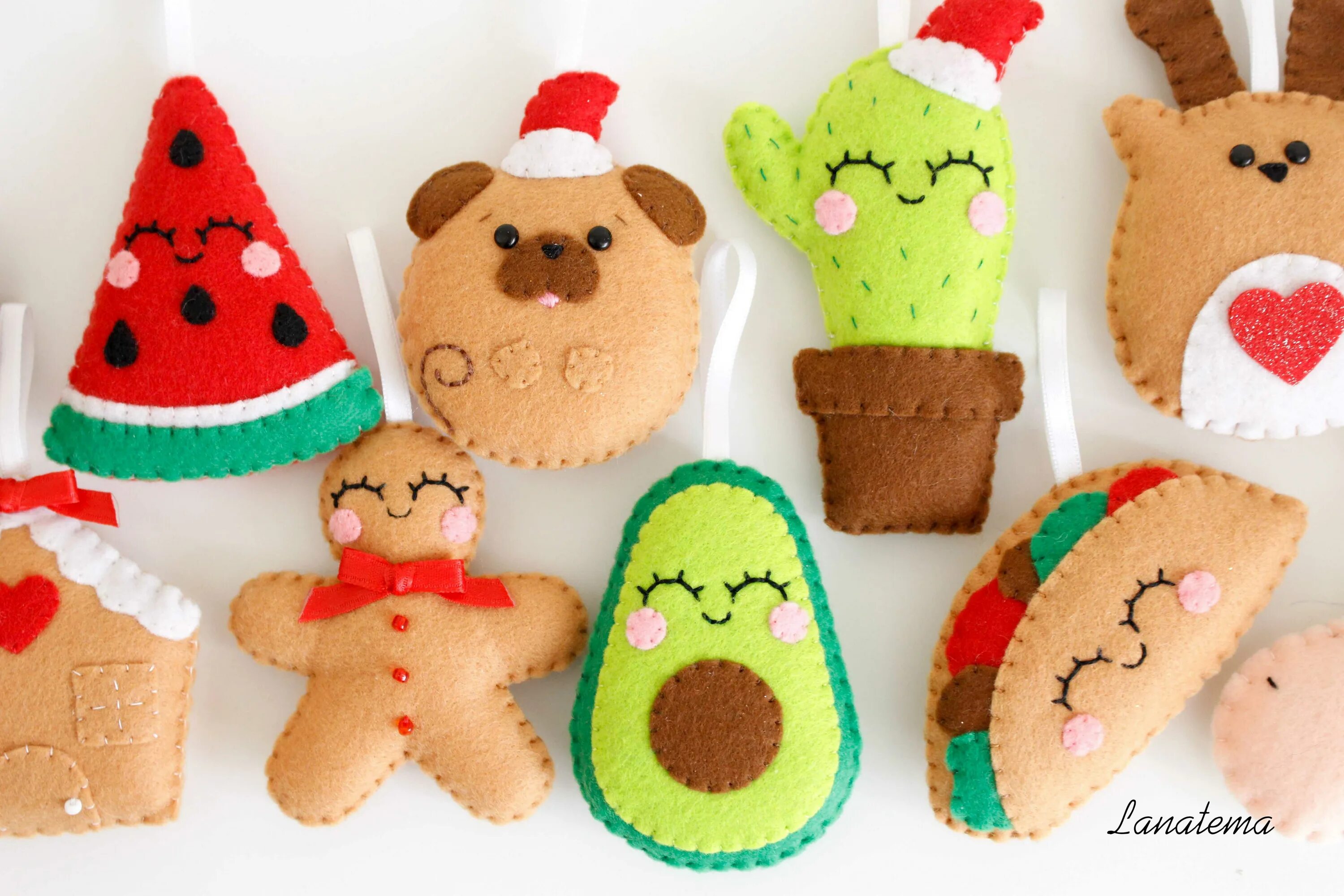 Плоские игрушки из фетра. Создание игрушек из фетра. Маленькие игрушки сшить. Новогодние игрушки из фетра. Игрушки из фетра.