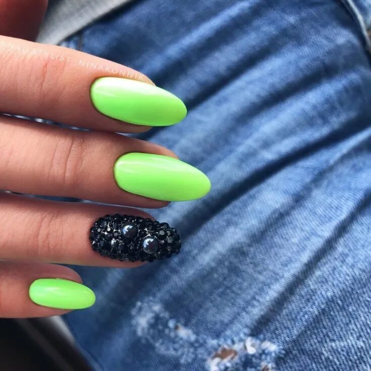 Кислотные ногти дизайн. Маникюр яркие цвета. Яркие зеленые ногти. Яркие кислотные ногти. Маникюр с салатовым цветом.