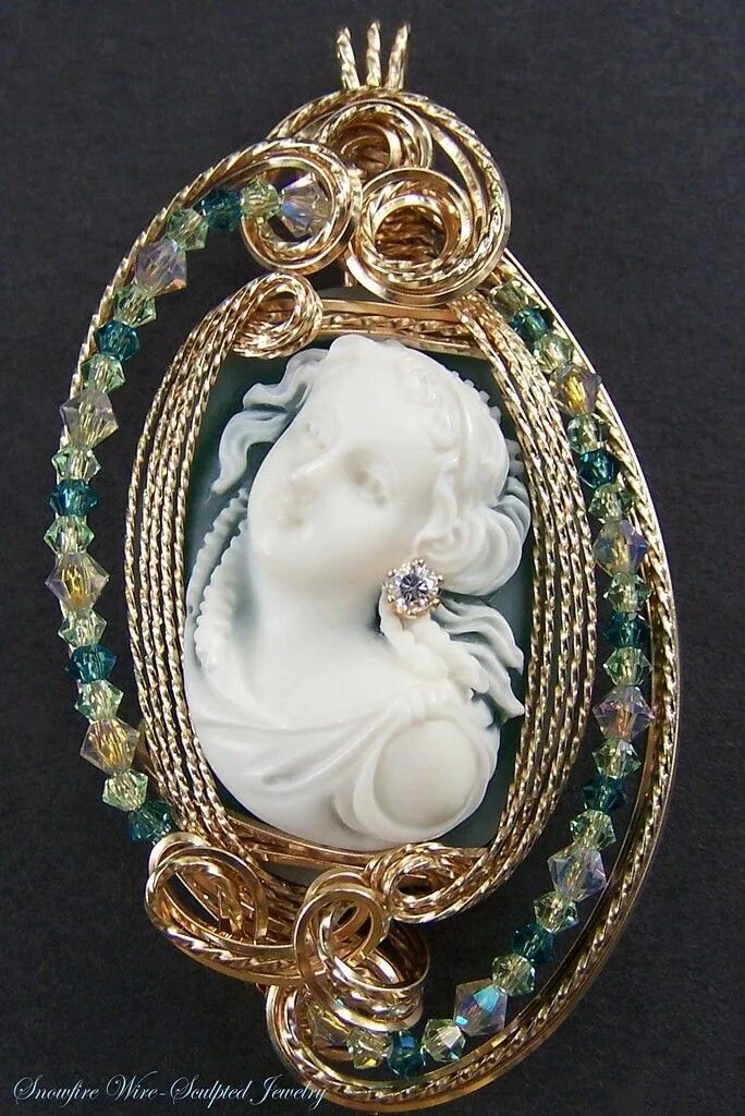 Ювелирные камеи. Брошь камея 18 век. Камеи и инталии. Минойская глиптика. Янтарная камея антикварная античная.