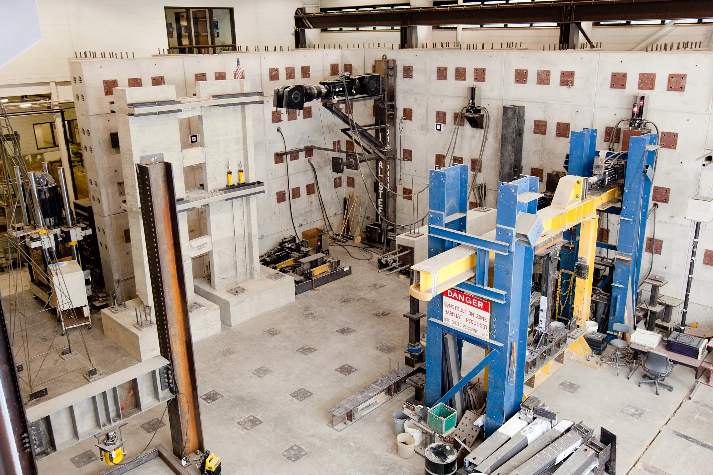 Помещение лаборатории. Engineered labs. Engineered labs. Labrador engineer/architect. Engineered labs.