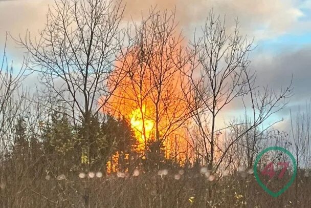 Столб пламени Всеволожск. Взрыв на газопроводе во Всеволожском районе. Пожар Волосовский район. Взрыв газопровода в Ленинградской области 2007 год.