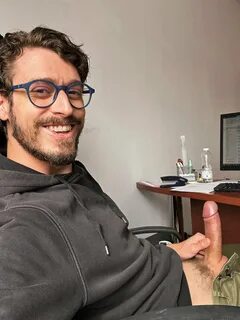 Lunch break at the office 🤤 t.coW8INDNpyZY 