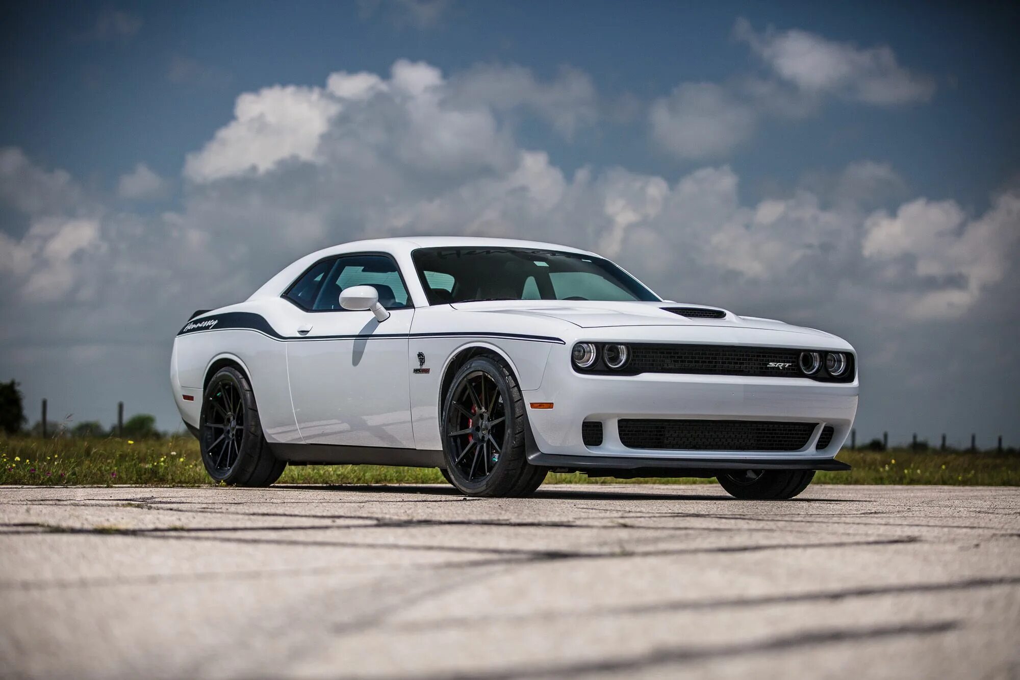 Челленджер хелкат. Додж Челленджер Хелкат. Dodge Challenger srt Hellcat. Dodge Challenger Hellcat. Додж Челленджер Хелл кет.