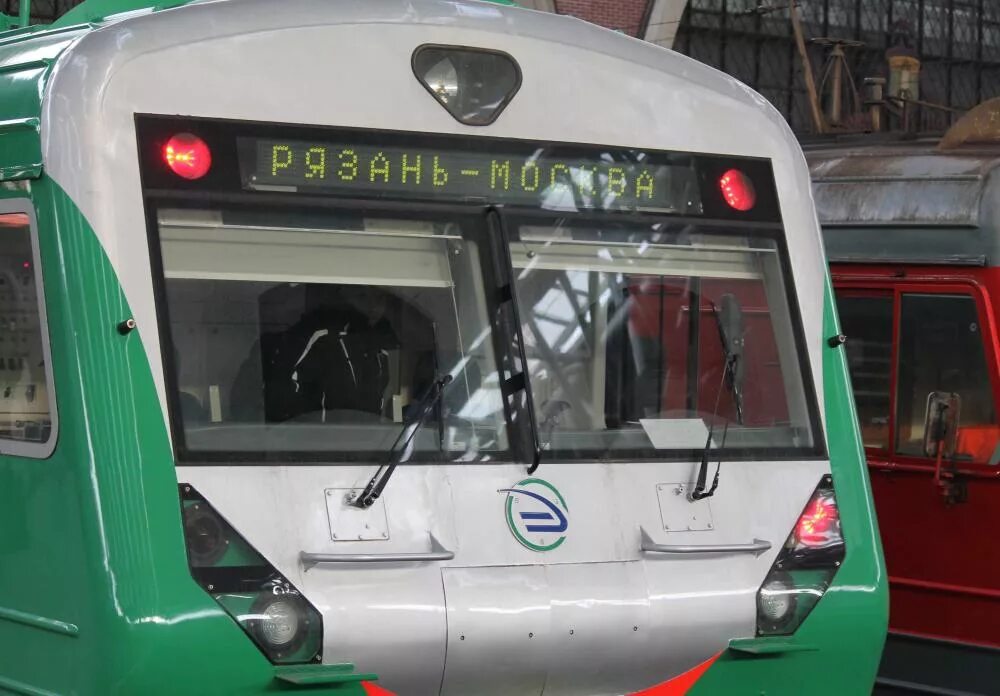 Электричка 7043 рязань москва. Электричка экспресс москва рязань. Электричка москва рязань. Электричка 7042 москва-рязань. Электричка экспресс москва рязань.