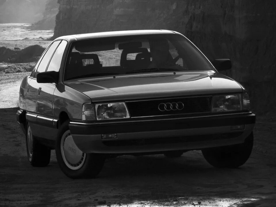 Audi 100 c3 44 кузов. Ауди 100 видео. Ауди 100 с3 белая. Ауди 100 с3. Ауди 100 бункер.