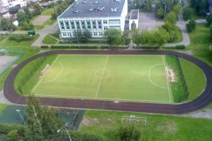 School stadium. Стадион школы 1927. Стадион школы 2 в Омутнинске. Школа 3 Петрозаводск стадион. Стадион школы 460 Цимлянская улица.