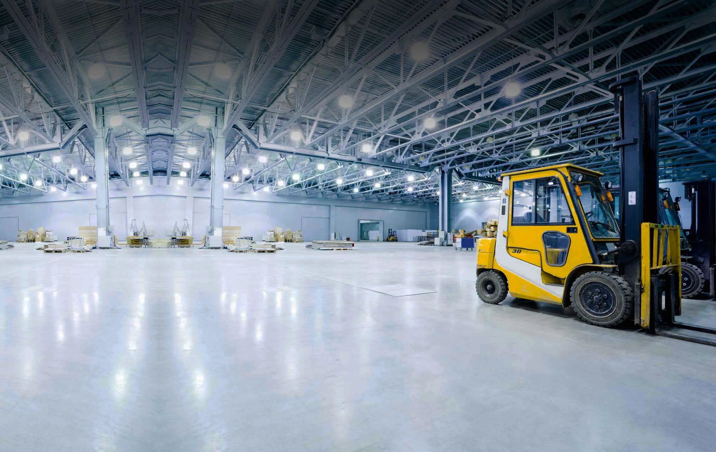 Запасы на складе. Логистика за рубежом. Factory price. Фабрика картонных коробок. Освещение производственных помещений.