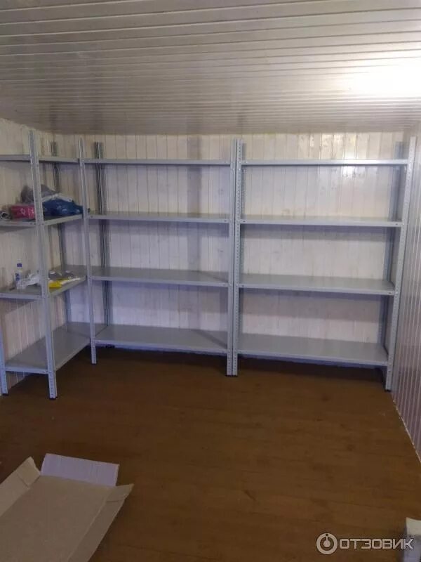 Полки для гаража в леруа. 2 артикул полка артис. Книжный стеллаж елочка. Сетка–полка для школьных принадлежностей. Полка витрина с бортиками.