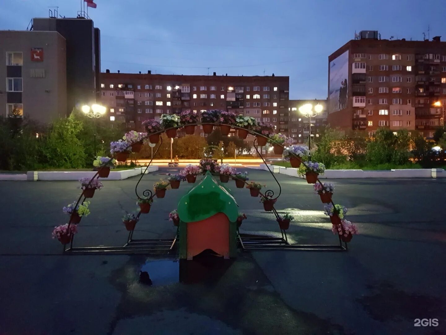 С днем шахтера норильск. Талнах площадь горняков. Талнах площадь горняков. Пл горняков. Талнах площадь горняков.