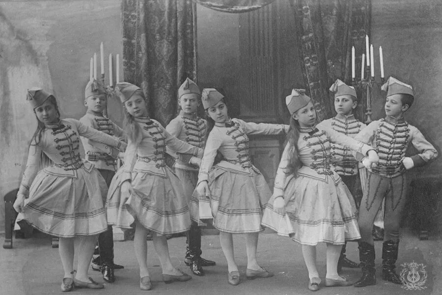 Первые балеты в россии. Пахита балет 19 век. Императорское театральное училище в Петербурге.