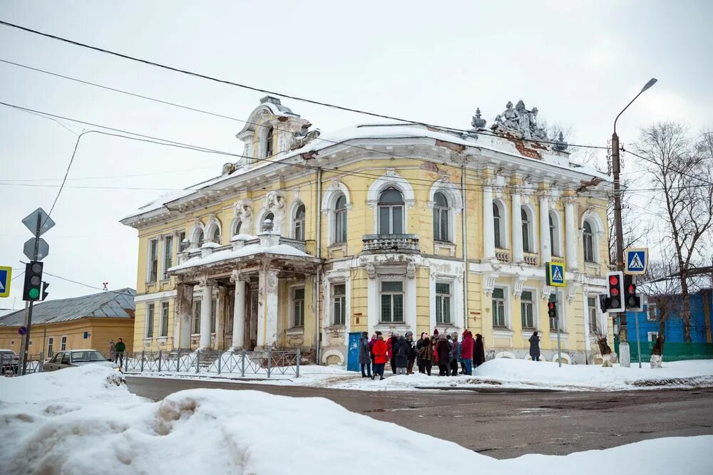 Красный холм бежецк. Тверь ужасный город. Бежецк новгород. Бежецк заводская 3. Дом купцов сергеевых бежецк.