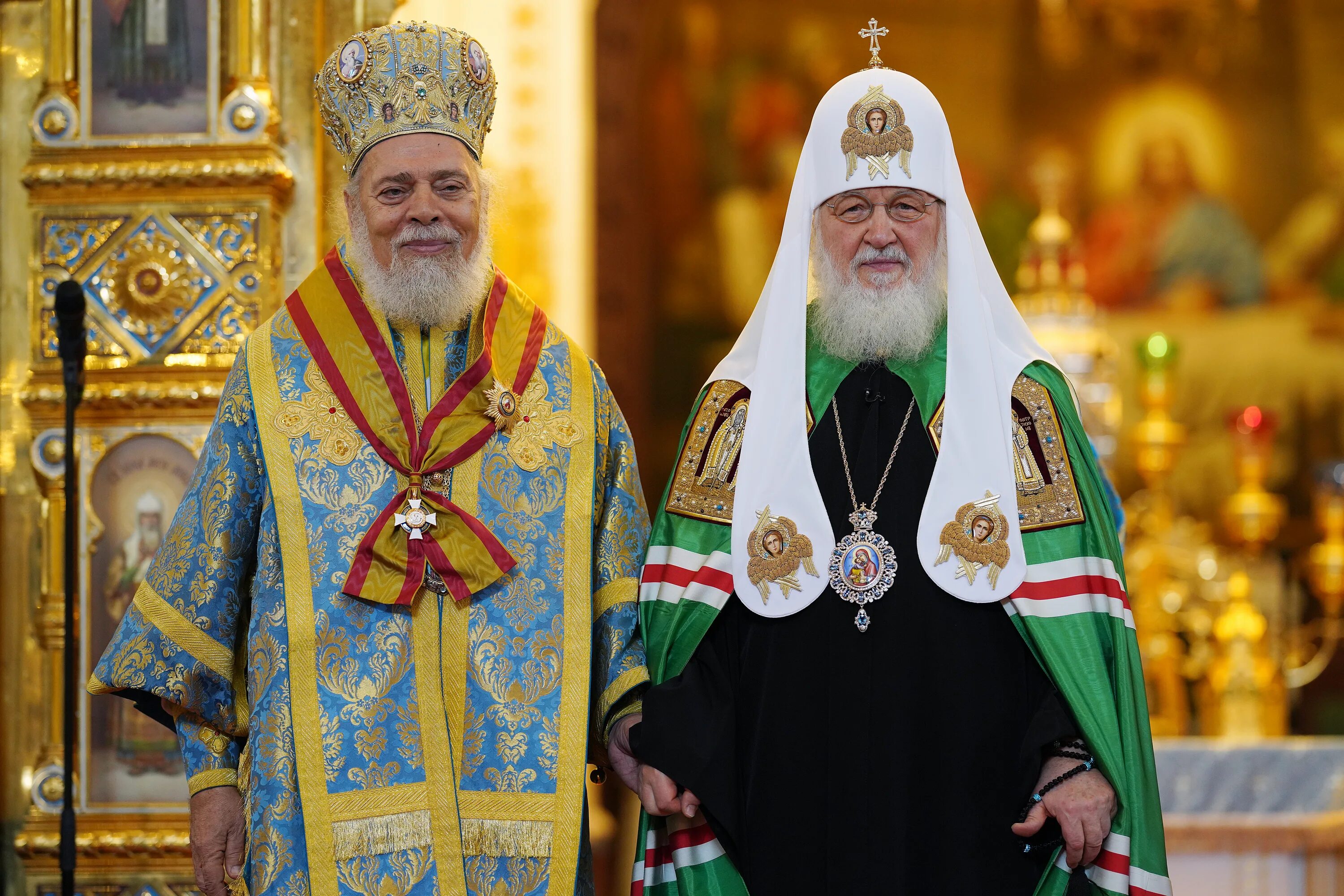 древний дербент престол патриарха. патриарх константинопольский иеремия в москве. молебен патриарху тихону. мастерская троице сергиевой лавры облачения. облачения троице сергиева лавра.