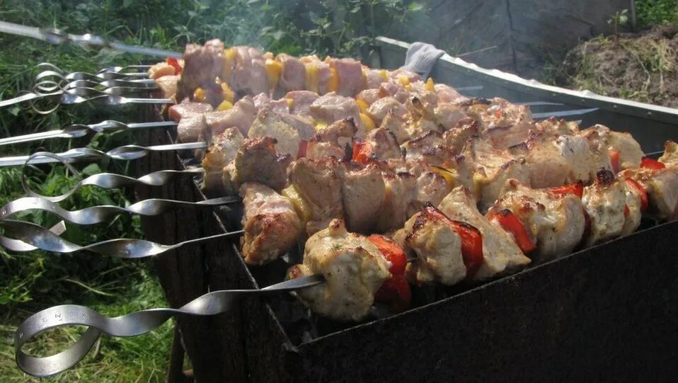 Шашлык 1 кубинское ш. Шашлыки. шашлыки на даче. жареный шашлык. шашлык фото.