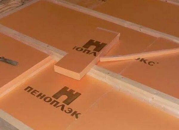 Пеноплекс утеплить пол снизу. Утеплить деревянный пол пеноплексом. пеноплекс по лагам пола. пеноплекс на черновой пол. лаги пола на пеноплекс.