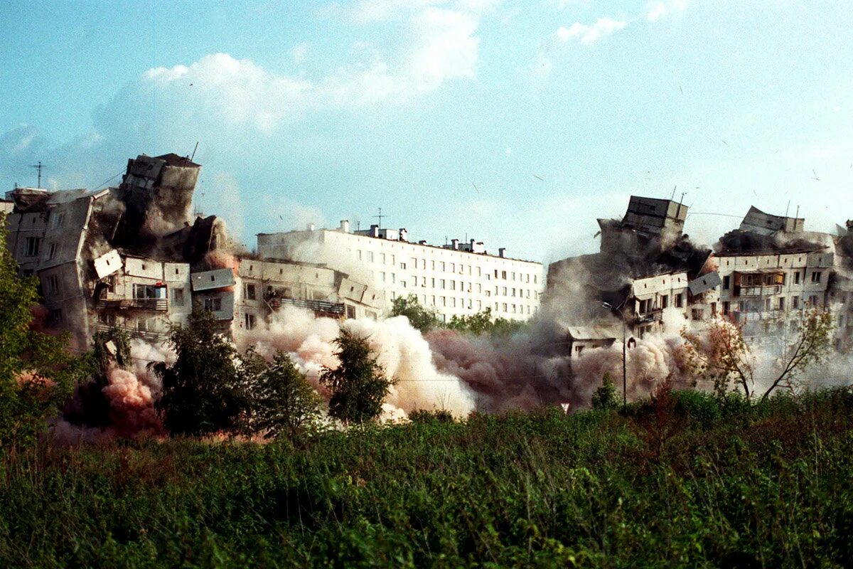 Какие дома взорвали в москве. Дом на улице Гурьянова 1999. Улица Гурьянова дом 19. Взрыв дома на улице Гурьянова в Москве 1999.