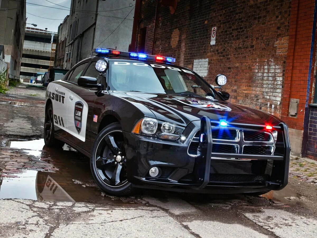 Полицейские машины в америке. Додж Чарджер полиция. Dodge Charger srt8 Police. Dodge Charger srt8 полицейский. Полицейский Додж Чарджер.