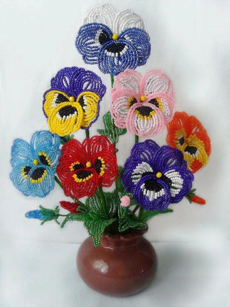 Анютины глазки бисером мастер класс. Бисер цветы анютины глазки. Бисер цветы анютины глазки. Цветы из бисера анютины глазки. Анютины глазки из бисера.
