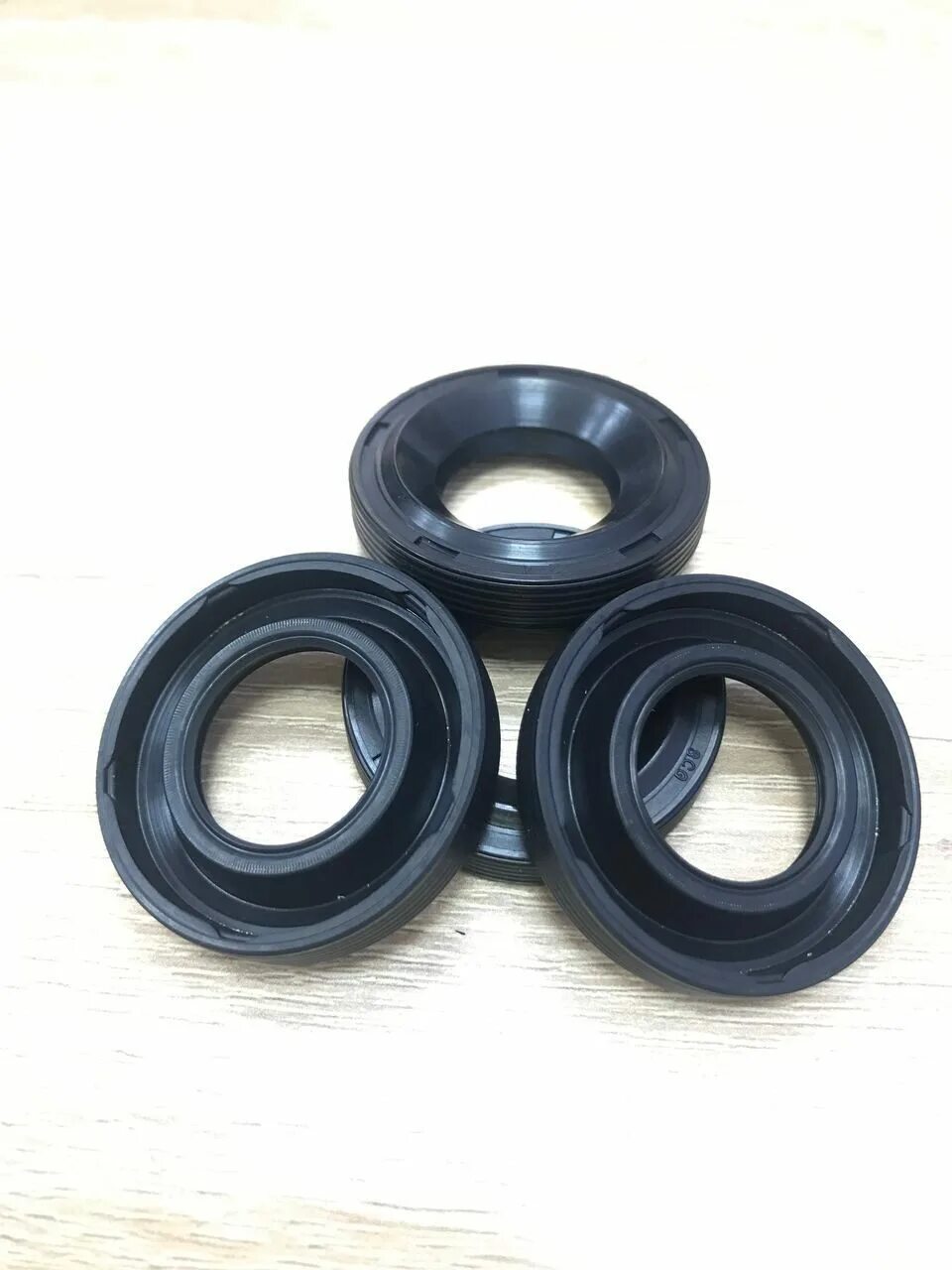 Сальник форсунки хово евро 3. 2 дизель. 5. Сальник форсунки в клапанной крышке 3302 дв камминз. Манжета форсунки камминз 2.