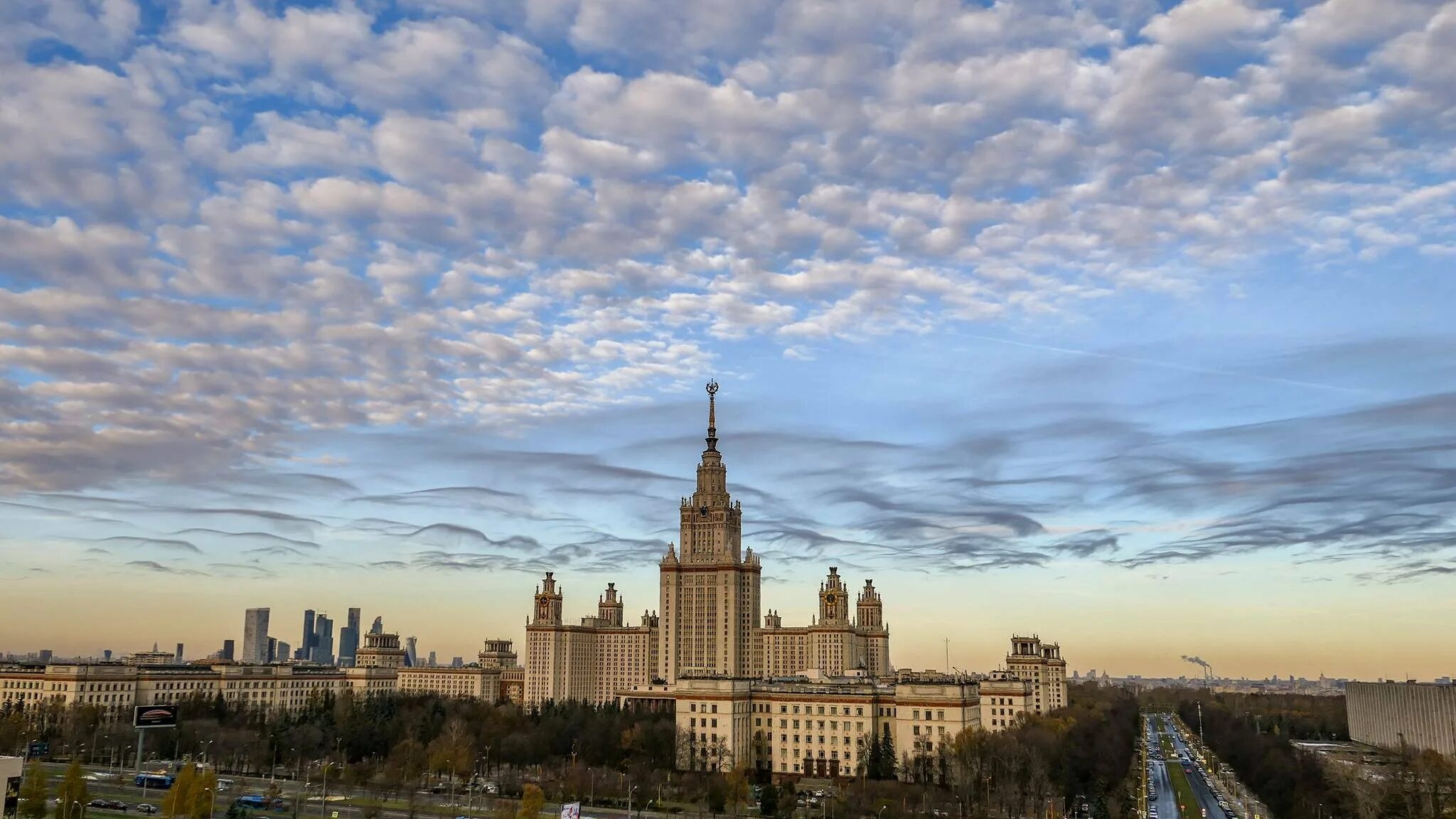 Прогноз мгу. МГУ имени м.в. Ломоносова. Московский государственный университет. Эстетика Московского университета МГУ. Высотка, Москва, Кудринская площадь.