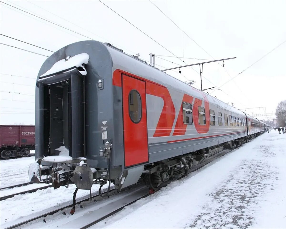 Поезд зимой. Поезд ночью зимой. Жд контейнер. Зимне вагон. Поезда.