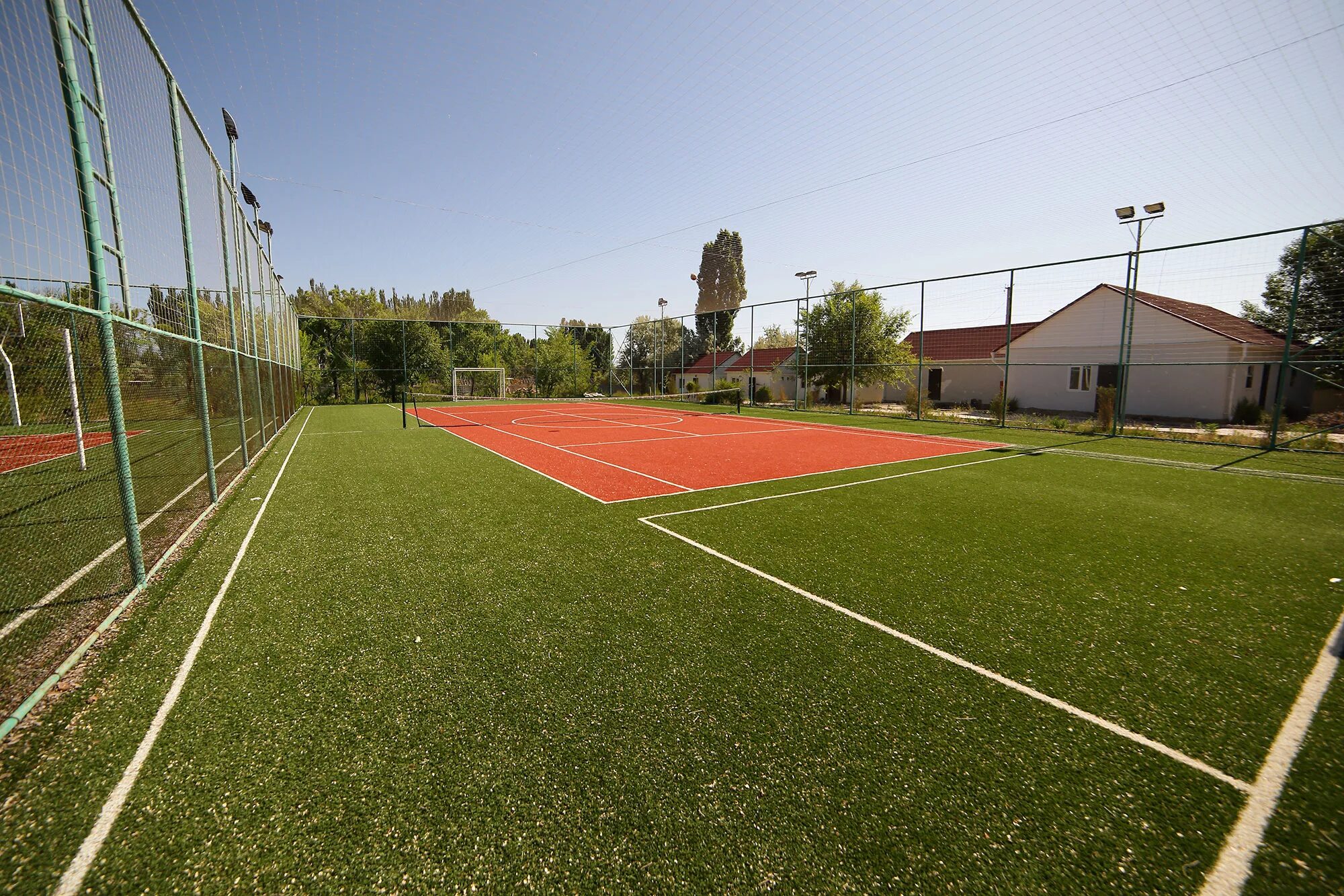 футбольная волейбольная площадка. универсальная спортивная площадка 22х11. усп-1. футбольная волейбольная площадка. мини футбольная площадка.