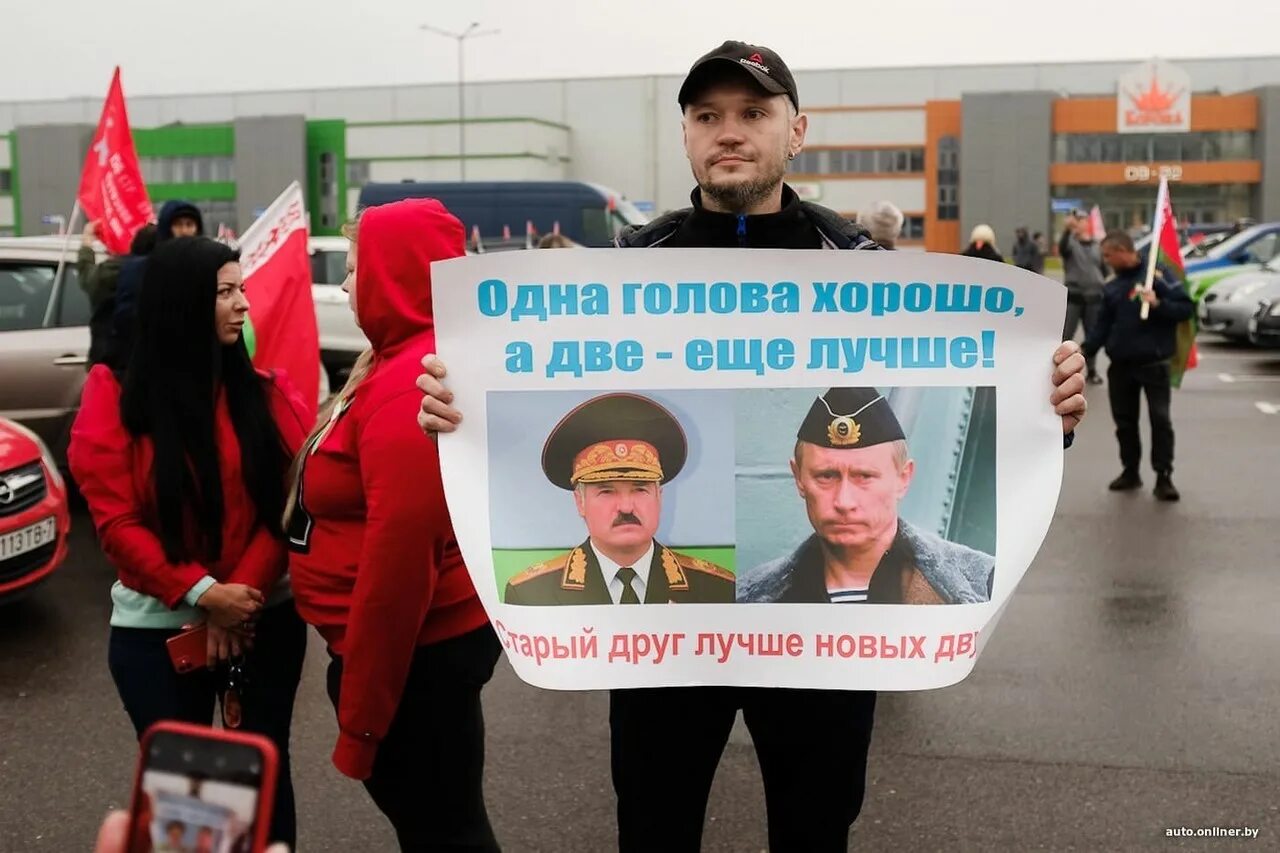 Можно ли ехать в белоруссию. Едем в Белоруссию. Почему едут в Беларусь. Портрет Лукашенко на авто. Провластные ябатьки эксперты Беларуси ОНТ.