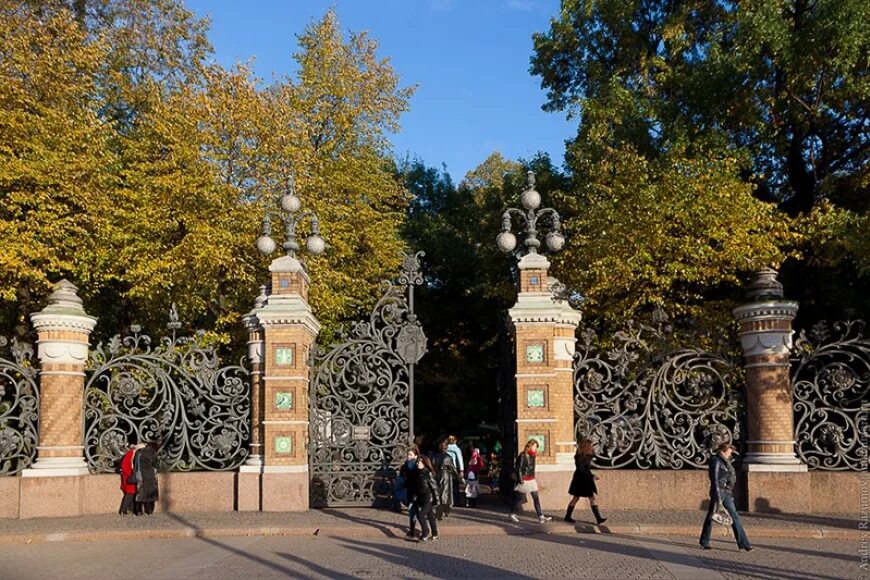 Какие парки есть в петербурге. Михайловский сад в санкт-петербурге. михайловский сад сад санкт-петербург. михайловский парк питер. михайловский сквер питер.