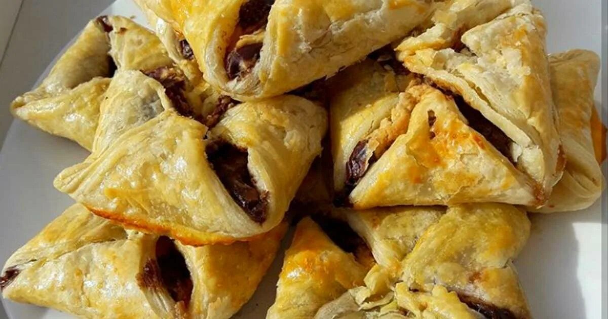 Конверт из теста с начинкой. Слойки конвертики. конвертики из слоеного теста с начинкой.