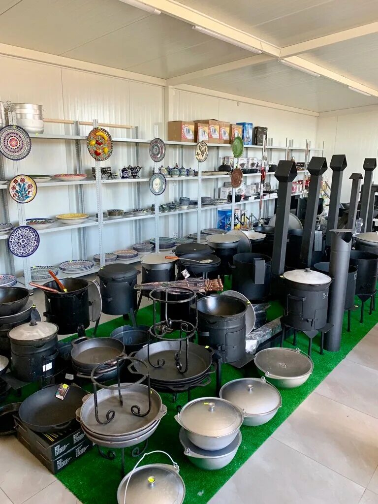 магазин казанов. магазин казанов. магазин казанов. садовод казаны чугунные. много казанов.