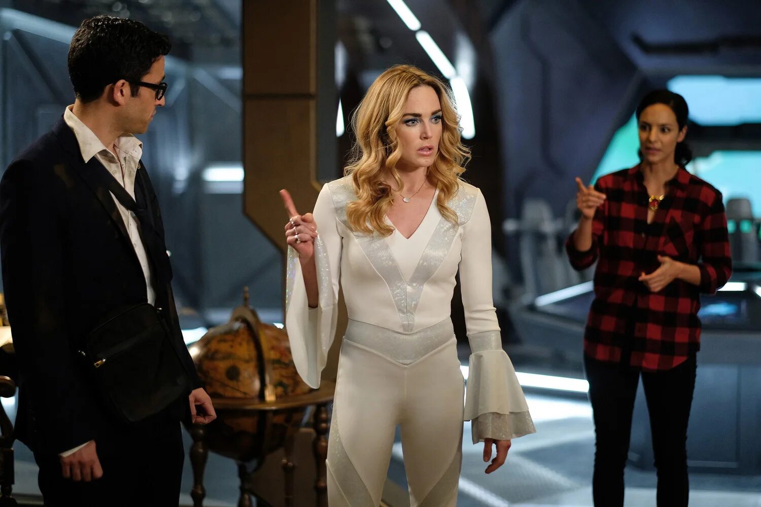 Значение завтрашнего дня. Эми пембертон легенды завтрашнего. legends of tomorrow сериал. legends of tomorrow адам чекман. легенды завтрашнего дня 1 сезон.