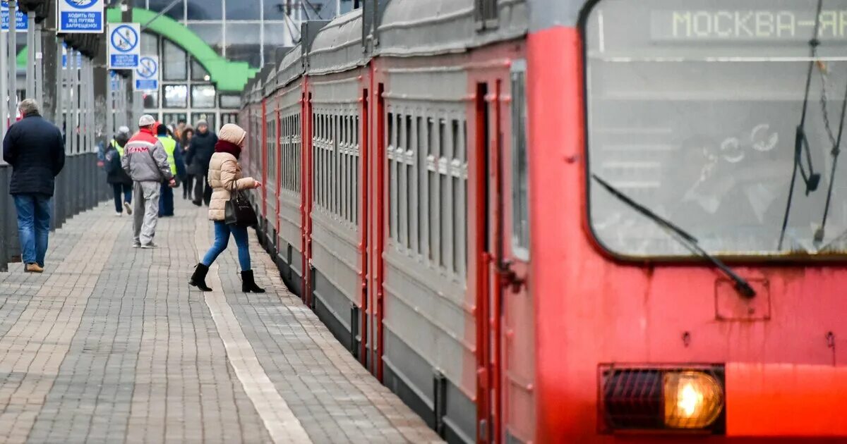 Время электрички москва тверь. Московско-Тверская Пригородная пассажирская. Поезд Москва Тверь. Пригородные поезда Москва Тверь. Тверская электричка.
