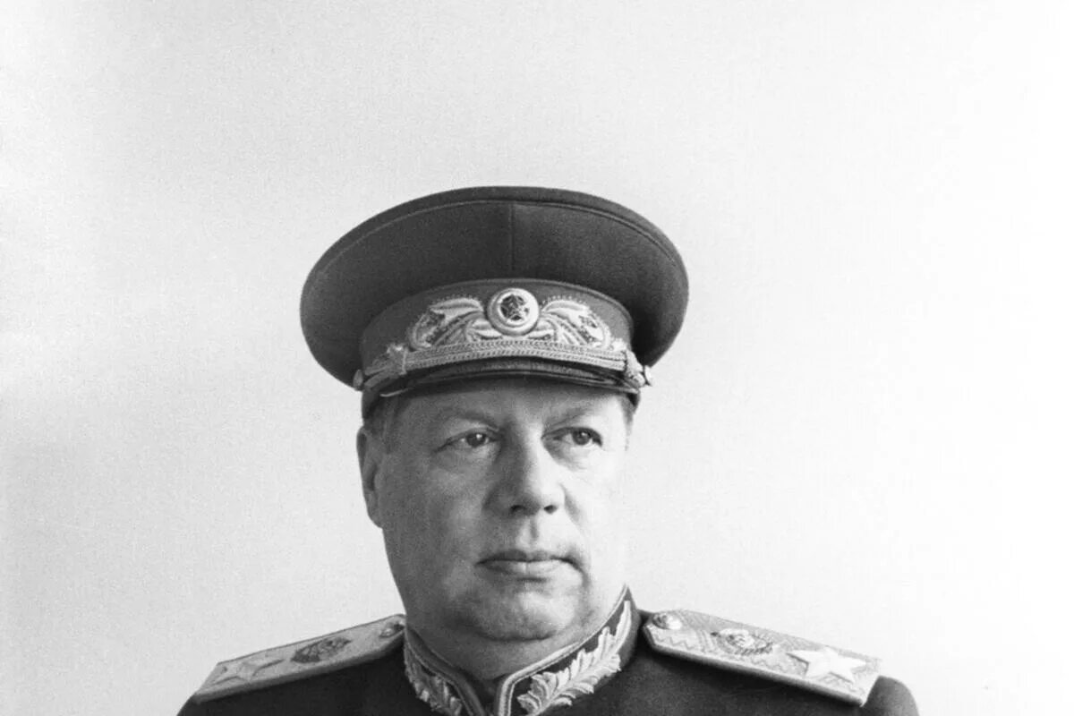 Маршал советского союза танк. Фёдор Иванович Толбухин. Толбухин Маршал советского Союза.