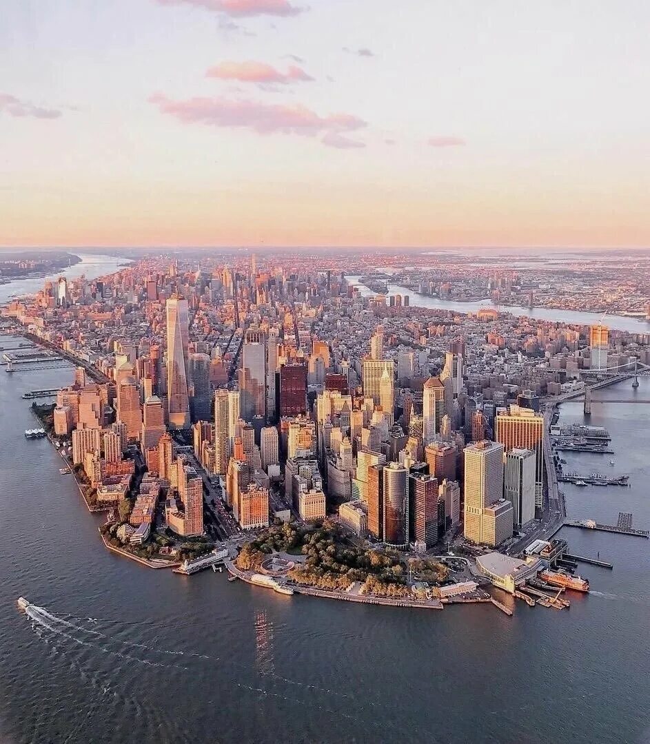 Остров небоскребов. Манхэттен остров в Нью-Йорке. Нью-Йорк Сити Манхэттен. Стейтен Айленд Нью-Йорк. Район Манхэттен в Нью-Йорке.