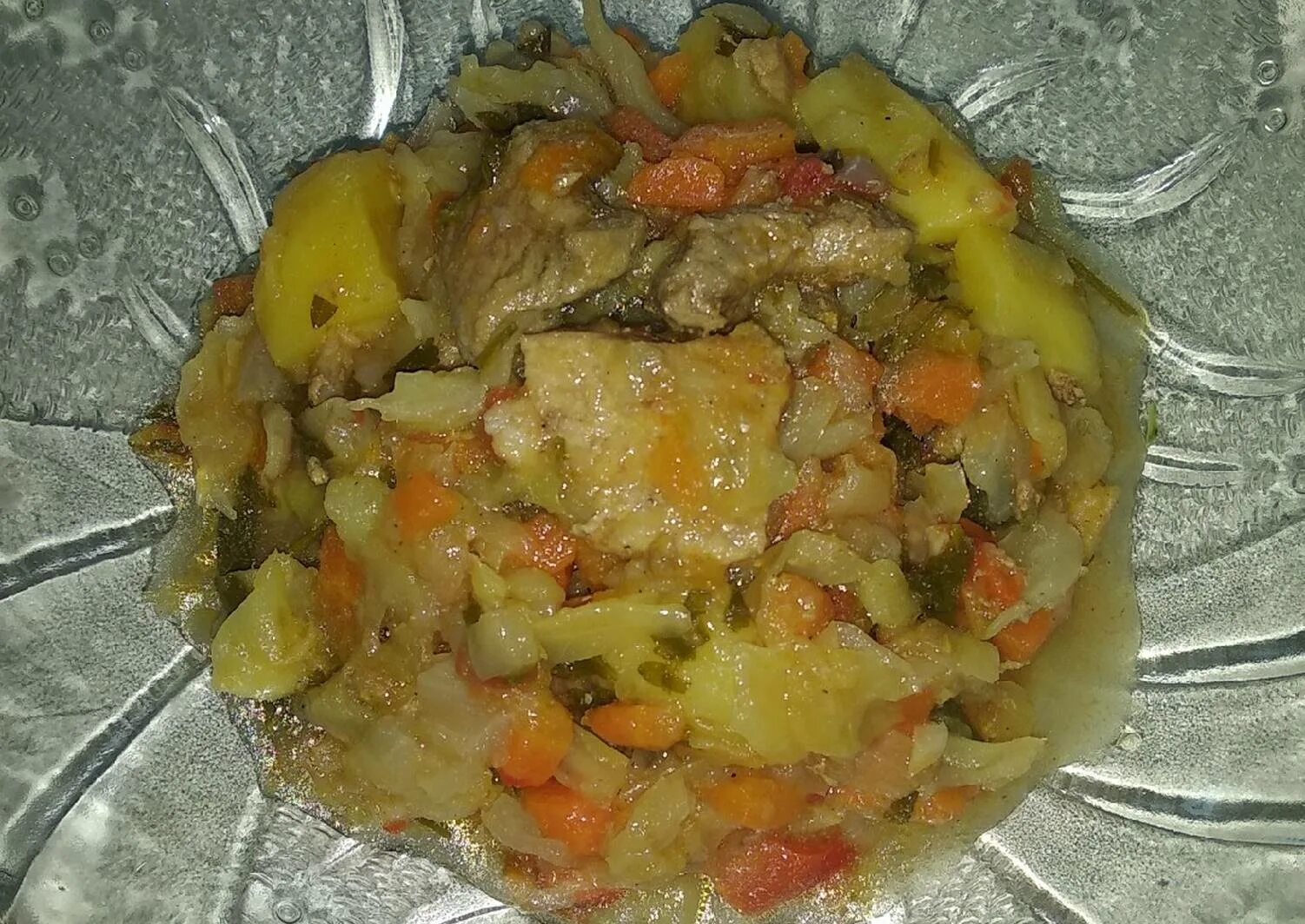 Рагу с овощами в мультиварке мясом картошкой. Рагу с капустой и картошкой и мясом. рагу из кабачков с мясом в мультиварке. рагу из овощей с мясом и картошкой в мультиварке. овощное рагу слоями в кастрюле.